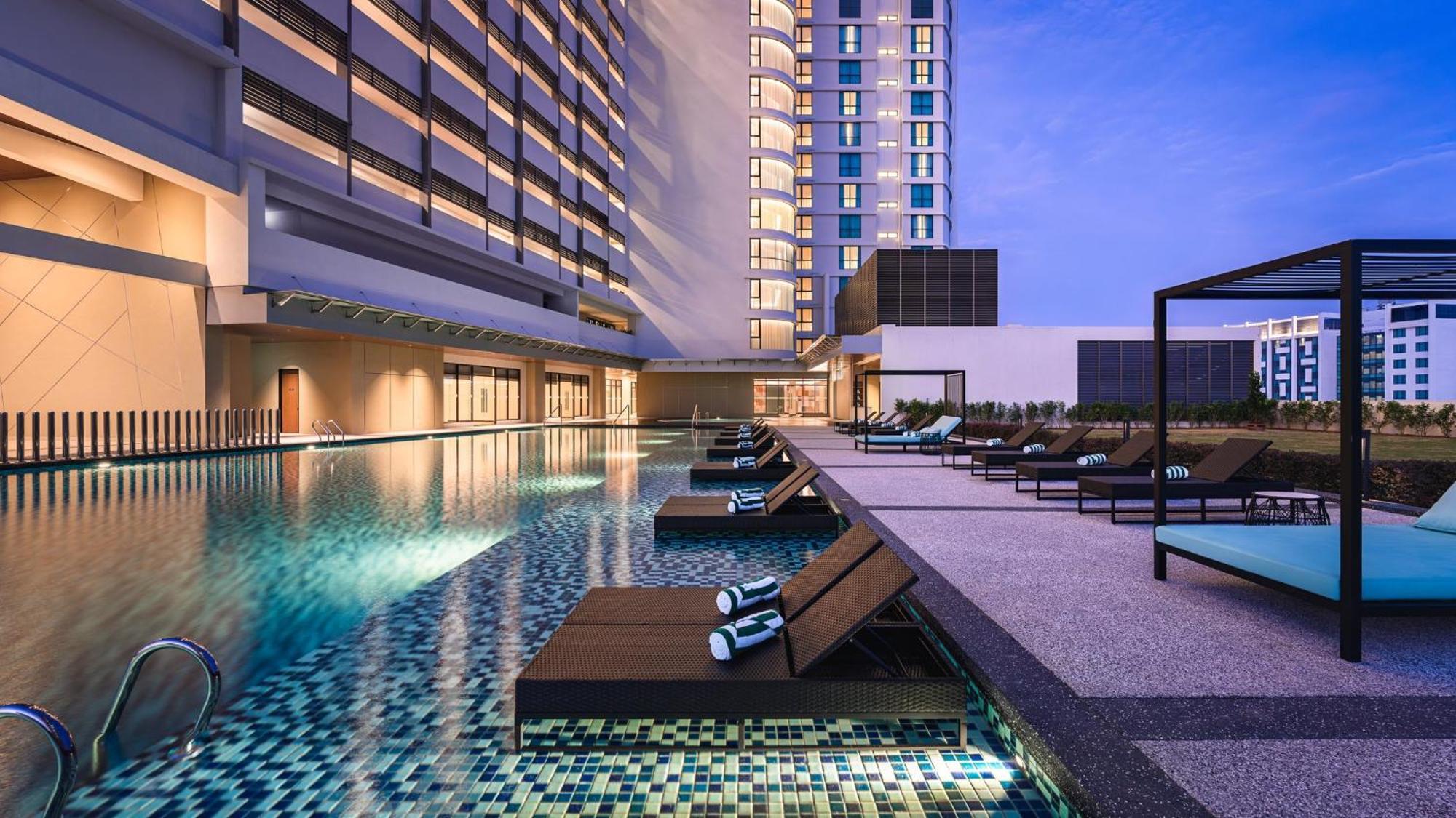 Holiday Inn & Suites Penang Prai By Ihg بوكيت ميرتاجام المظهر الخارجي الصورة